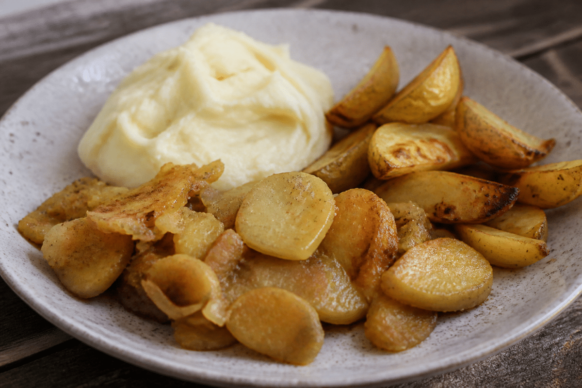 Tubercules dores a la poele, puree et rôtis au four